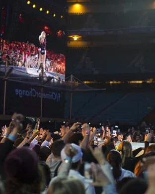 Live concert by Chico Debarge