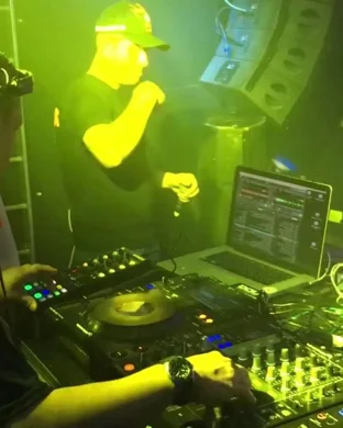 Live concert by Cydeways