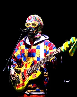 Live concert by MonoNeon